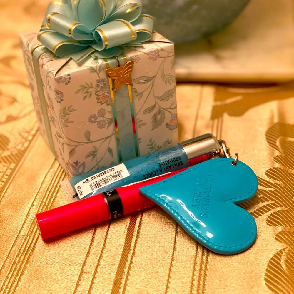 Victoria’s Secret cosmetics bundle